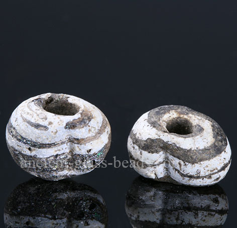 Two Hellenistic glass beads 95TA